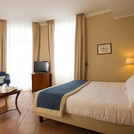 Nuvo Hotel 4*